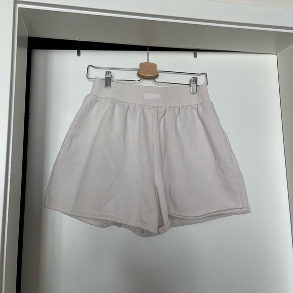 Cream set from lounge - Picture 4 of 5